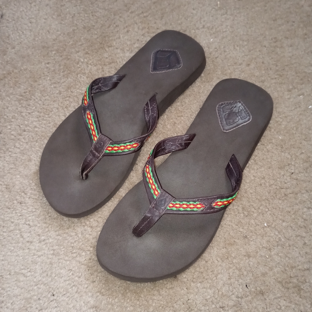 Reef Brown Leather Flip Flops w/ Red & Green Weaved Straps Size 8 Women's